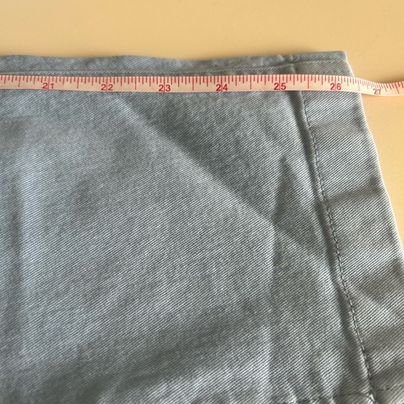 New Denim & Co. Classic Stretch Slim Straight Crop Jean size 10 Sky Blue Wash - Picture 7 of 8